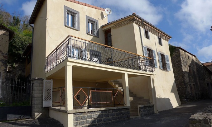Tourzel-Ronzieres House | Rural cottage in Auvergne