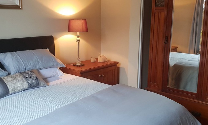 Parkvale Cottage | Rural Cottage Havelock North, enjoy rural views up to Te Mata peak