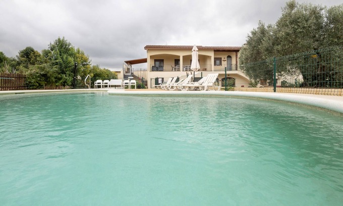 L'Ametlla del Valles House | Rural House 'El Tibidabo' with Mountain Views, Wi-Fi and Air Conditioning