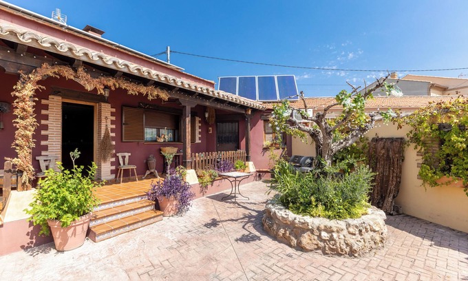 Fuentiduena de Tajo House | Rural House 'El Tinao De La Petra' with Private Pool, Wi-Fi and Air Conditioning