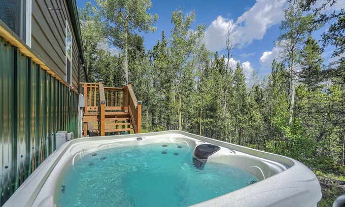 Cripple Creek Ski Chalet | Rustic 3BR Home with Hot Tub, Peak View near Cripple Creek