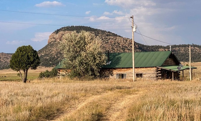 Rainsville Cabin | Rustic 4 bedroom cabin with pond on scenic ranch