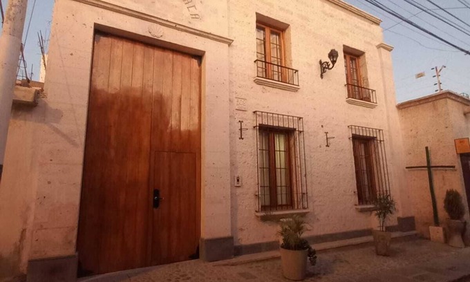 Arequipa Apartment | Rustic apartment on the 1st floor one block from the Mirador de Yanahuara.