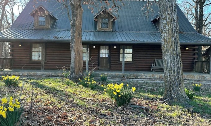 Canton Other | Rustic but elegant 4-bedroom farmhouse in Canton with WiFi and AC
