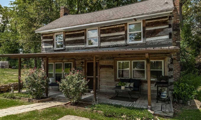 Gallatin Cabin | Rustic Cabin | 30 miles from Nashville
