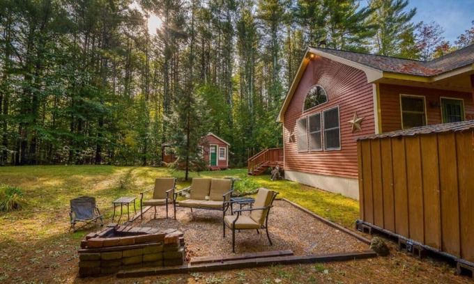 Conway Cabin | Rustic Cabin near Conway Village