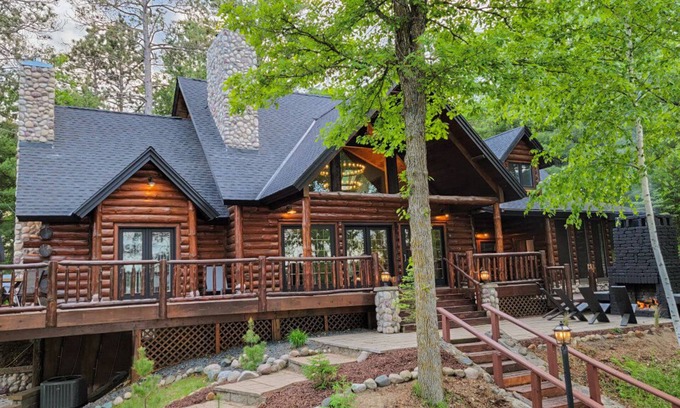 Hackensack House | Rustic Cabin Retreat on Webb Lake