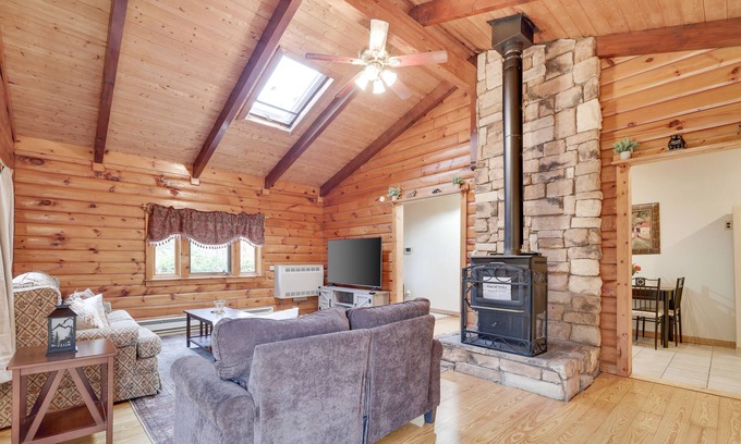Cresco Cabin | Rustic Cabin Retreat w