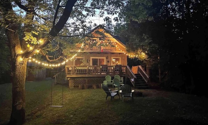 Tobermory Cabin | Rustic cabin w/Games near Lake & National Park
