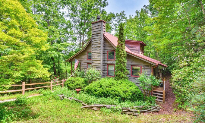 Wiley Cabin | Rustic Cabin w/Porches: 8 Mi to Tallulah Gorge!