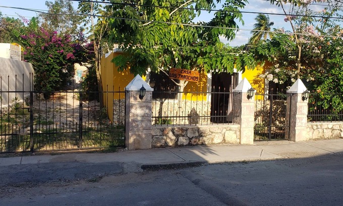 Chichen Itza - Valladolid Bed & Breakfast | Rustic charm in the heart of valladolid: with regional decoration and hammock