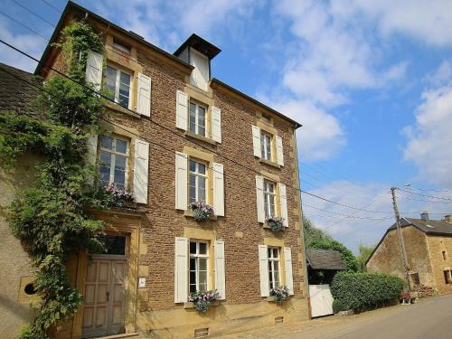 Latour House | Rustic Charm, Modern Comfort