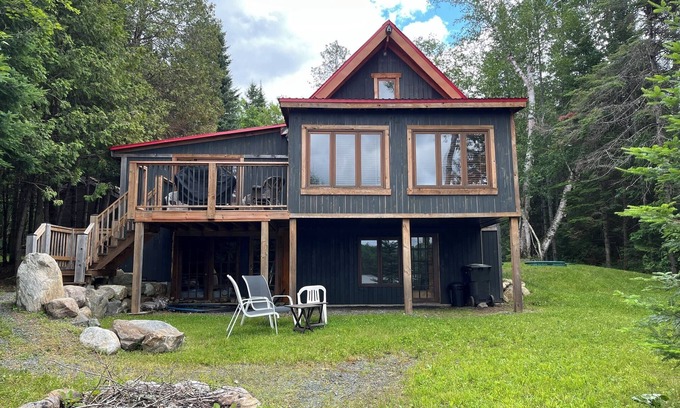 Nominingue House | Rustic Cottage by the Lake, Kayak