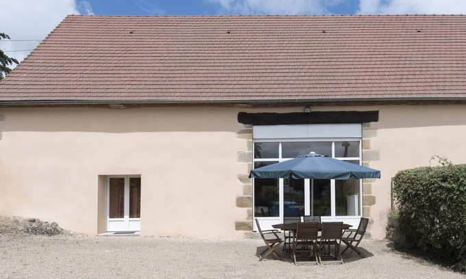 Cressanges Cottage | Rustic cottage in Cressanges with pool and Wi-Fi