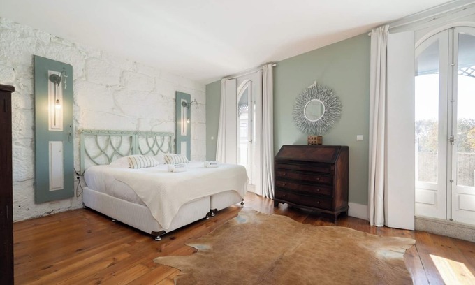 Lordelo do Ouro e Massarelos Apartment | Rustic Elegant Flat | Terrace