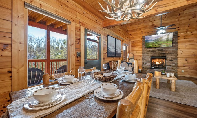 Sevierville Cabin | Rustic Fall Vibes Await! Private Hot Tub! Big Yard, Peaceful Area, Mellow Roads