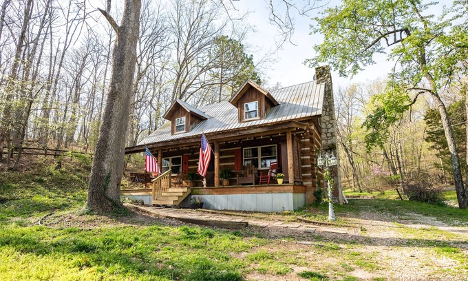 Linn Creek Cabin | Rustic Family Friendly Cabin