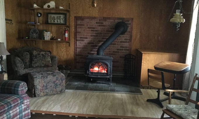 Mason House | Rustic Farmhouse w/9 Beds, mins to MSU on working Farm! Pmts Avail. Mason MI