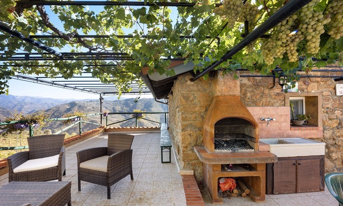 Dolceacqua House | Rustic home 'Casetta Marì' with a sea view and garden; pets allowed