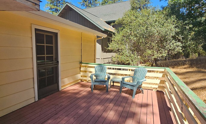 Groveland House | Rustic home with large decks & pool - great locale near the marina