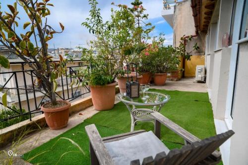 Aigaleo Apartment | Rustic House With Roof Garden
