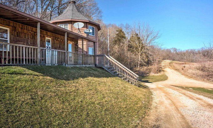 Bellevue Cabin | Rustic Iowa Cabin: 10 Mi to Maquoketa Caves