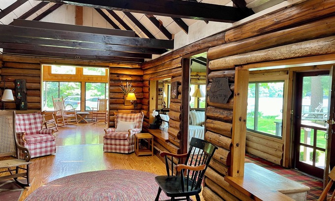 Brookfield Cabin | Rustic Lakefront Cabin in Heart of Massachusetts near Antiquing and Breweries