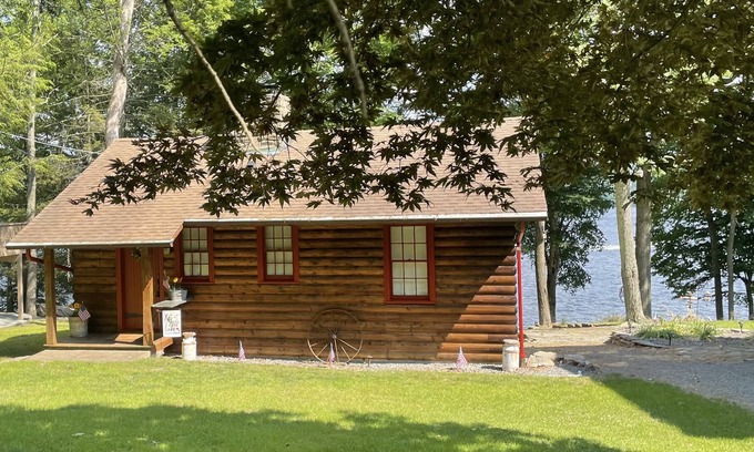 Wallenpaupauk Lake Estates Cabin | Rustic Lakefront Cabin on Lake Wallenpaupack