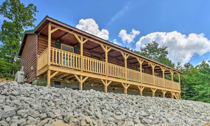Cub Run Cabin | Rustic Lakeside Retreat w/ Fire Pit, Trails!