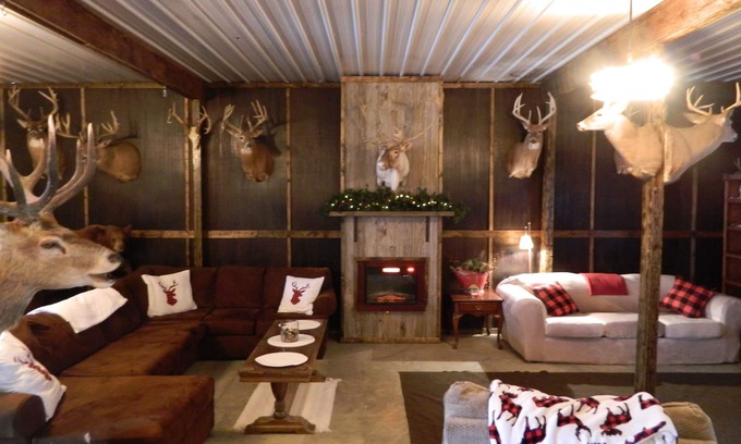 Hillsboro Cabin | Rustic Lodge with private cabins/6 person hot tub and camp fire