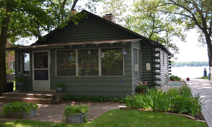 Lake Cabin | Rustic Log Cabin on Eight Point Lake