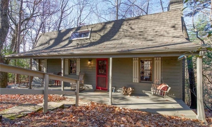 Big Canoe House | Rustic, Private, Cozy Cabin Getaway in Mountains of Big Canoe