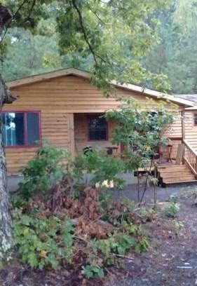 Sharps House | Rustic Quaint Cabin In the woods-Pets welcomed