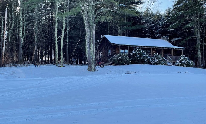Wells House | Rustic Retreat Cozy and Pet friendly Log Cabin in the Woods.