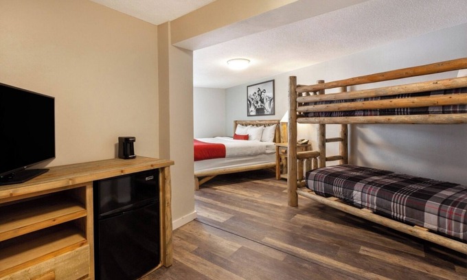 Iron Mountain Hotel | Rustic Room | Indoor Swimming Pool and Mountain Views | Pets are Welcome