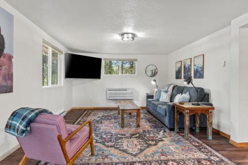 Custer House | Rustic Sanctuary BHBungalows #7