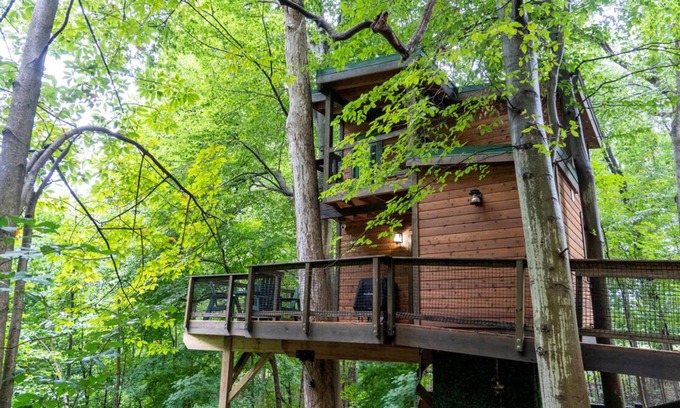 Logan House | Rustic Treehouse Oasis in Hocking Hills -Adventure Awaits