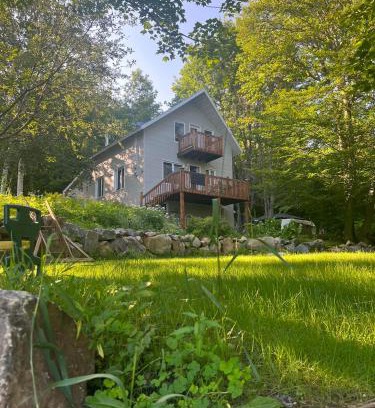 Saint-Gabriel-de-Brandon Ski Chalet | Rustic Villa Chalet
