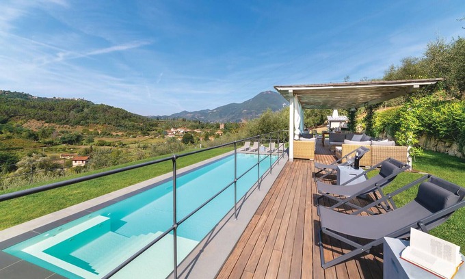 Camaiore Villa | Rustic Villa Marignana with pool in Tuscany