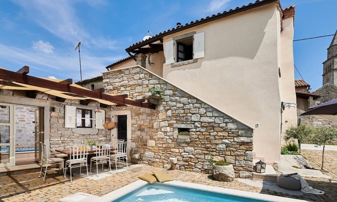 Gracisce Villa | Rustic Villa Katarina Gračišće with pools and a sauna