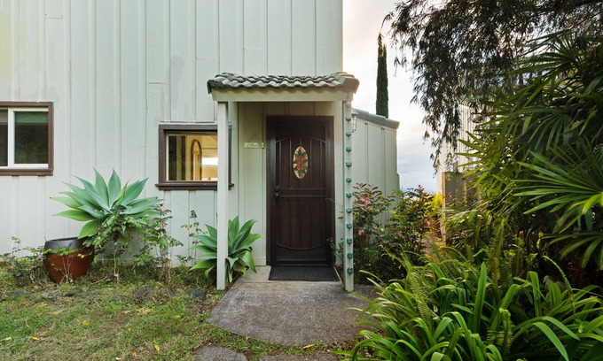 Makawao Cottage | Rustic yet modern Upcountry retreat with breathtaking views!