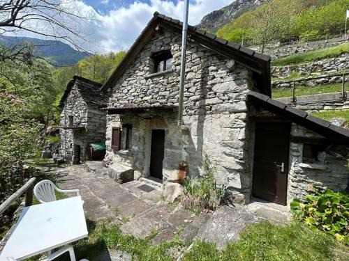 Corippo Ski Chalet | Rustico sul fiume Verzasca