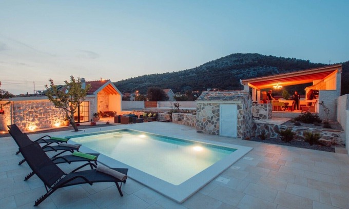 Seget Villa | Rusulica is name small villa.like farmhouse.on the village Vrsine.