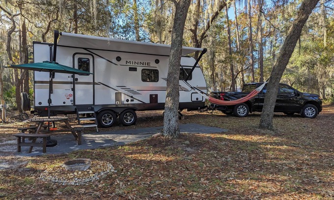 Edgar RV Rental | RV/Camper Space with Lake view, Free 🅿arking, *Pet welcome*n