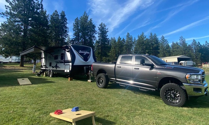 Pine Hollow RV Rental | RV Hook-up by the Lake