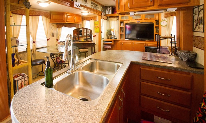 Dripping Springs House | RV Near Restaurants/Breweries/Wineries/Venues