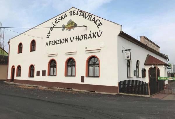 Unicov House | Rybářská restaurace a penzion u Horáků