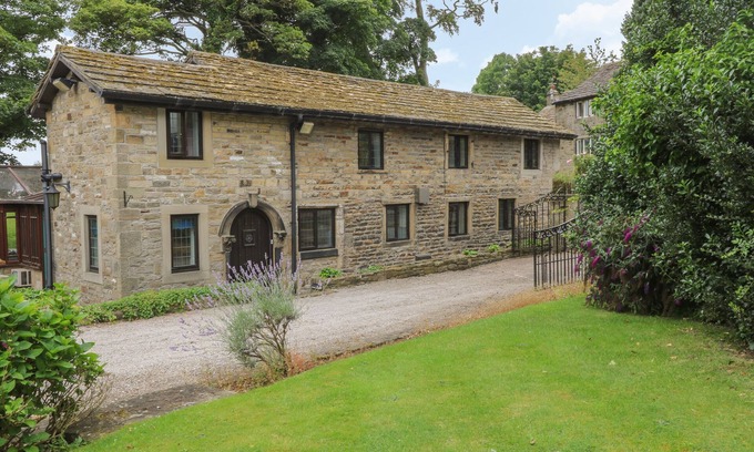 Sutton-in-Craven Cottage | RYECROFT BARN, pet friendly in Cross Hills