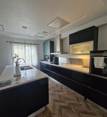 Lindesberg Apartment | Rymlig 90 kvm lägenhet i hjärtat av Lindesberg