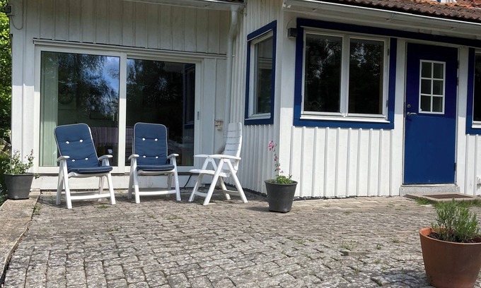 Uddevalla Municipality House | Rymlig barnvänlig stuga i Bohuslän nära till bad.